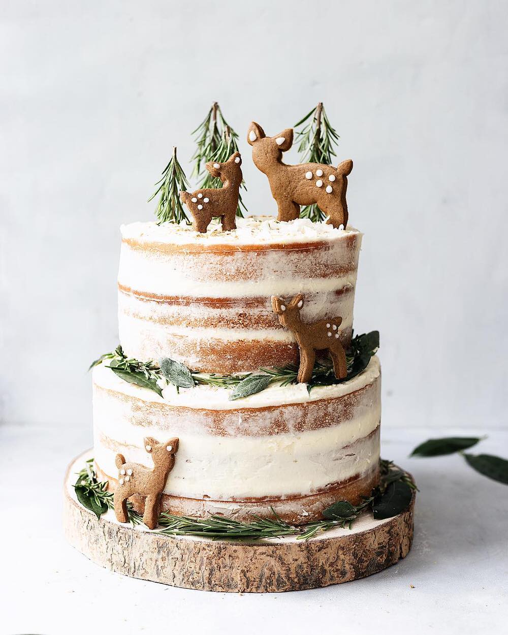 Winter Wedding Cakes: 30 Mouth-Watering Ideas - hitched.co.uk -  hitched.co.uk