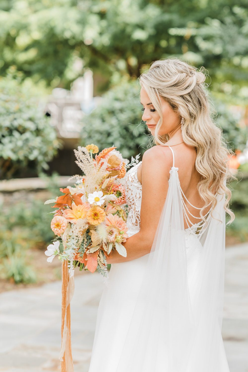 Jeg regner med Waterfront Transistor Free-Spirited Glam Wedding in Greenville with Warm Tones ⋆ Ruffled