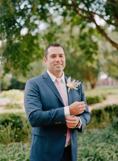 Modern Greenville Wedding with Feathery Florals & a Pop of Black ⋆ Ruffled