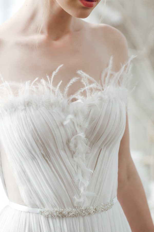 35 Ostrich Feather Wedding Dresses for the Couture Bride ⋆ Ruffled