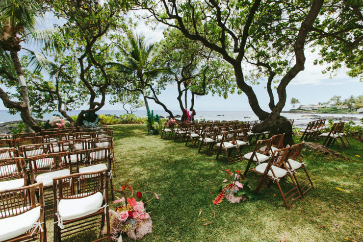 A Vibrant Destination Wedding on Kona Beach in Blue & Gold ⋆ Ruffled