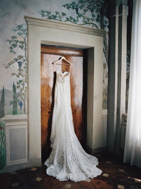 Elegant Villa Cetinale Wedding Flower Aisle 028