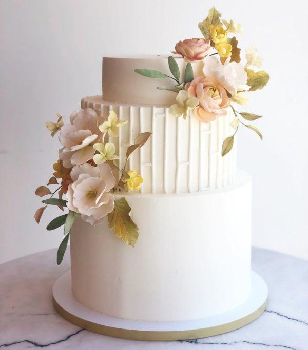 29 Sugar Flower Wedding Cakes That Are Too Good To Eat ⋆ Ruffled