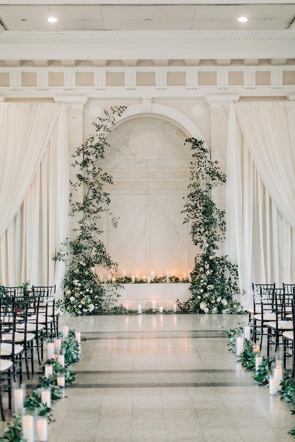 grand-courthouse-wedding-with-romantic-greenery-ruffled