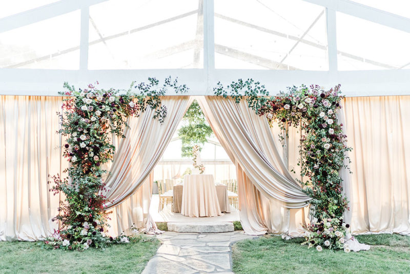 A Stylish Wedding Tent Beneath The Stars Gave This Couple A The ...