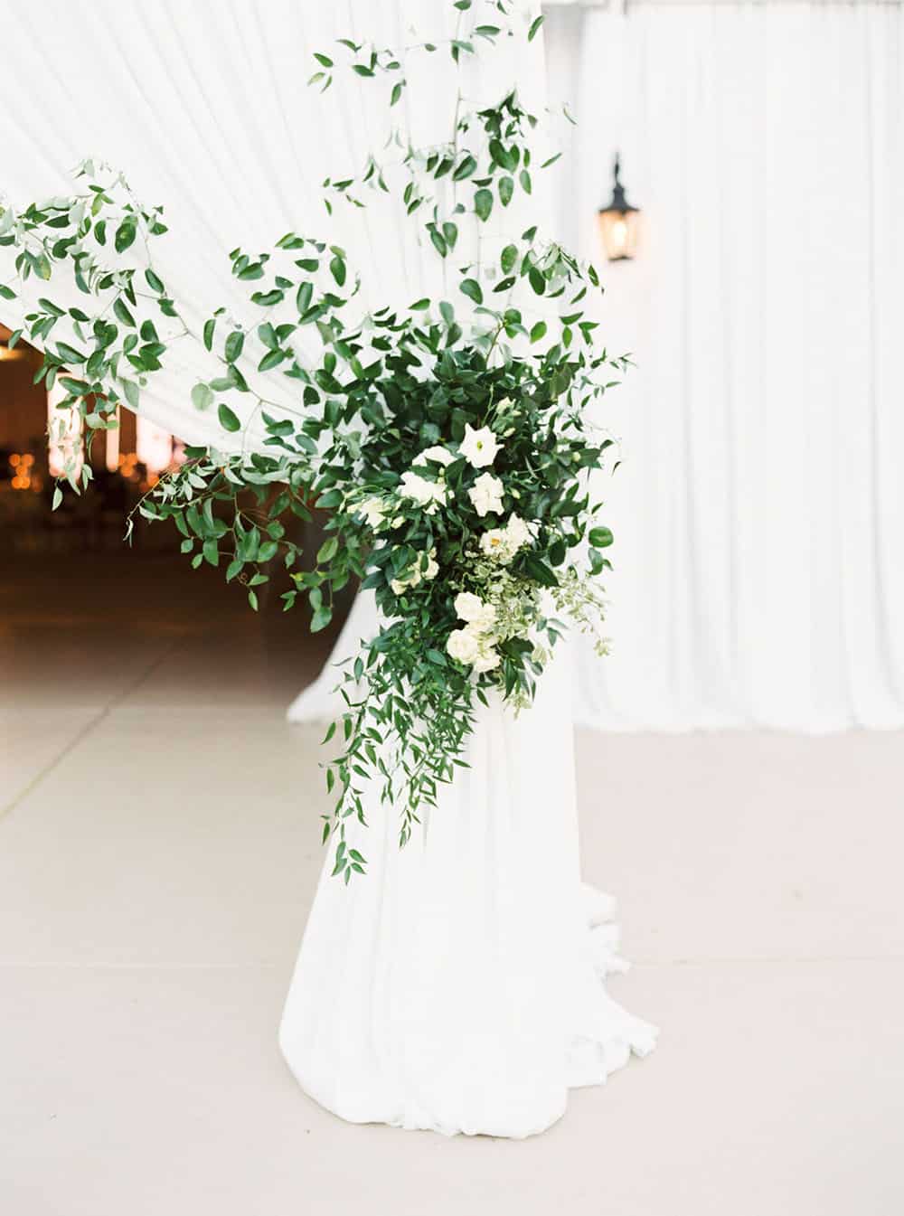 Playful Palm Springs Wedding With A Winding Flower Aisle ⋆ Ruffled