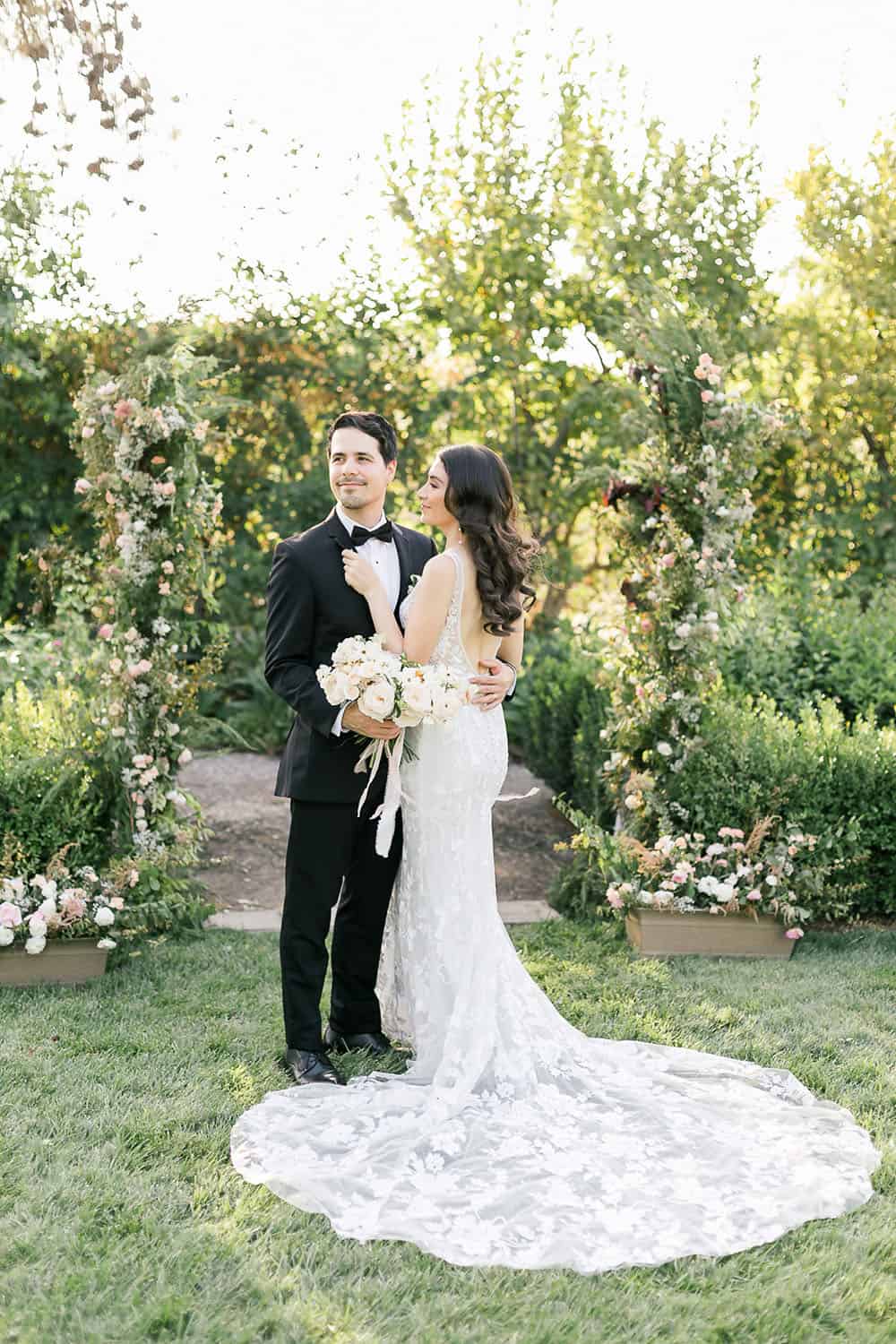 Secret Garden Microwedding With Peach And Cream Flowers ⋆ Ruffled