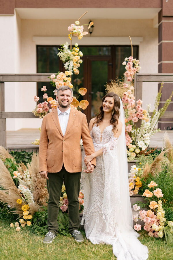 A Boho Mod Wedding At Home With Sunset Colored Blooms ⋆ Ruffled