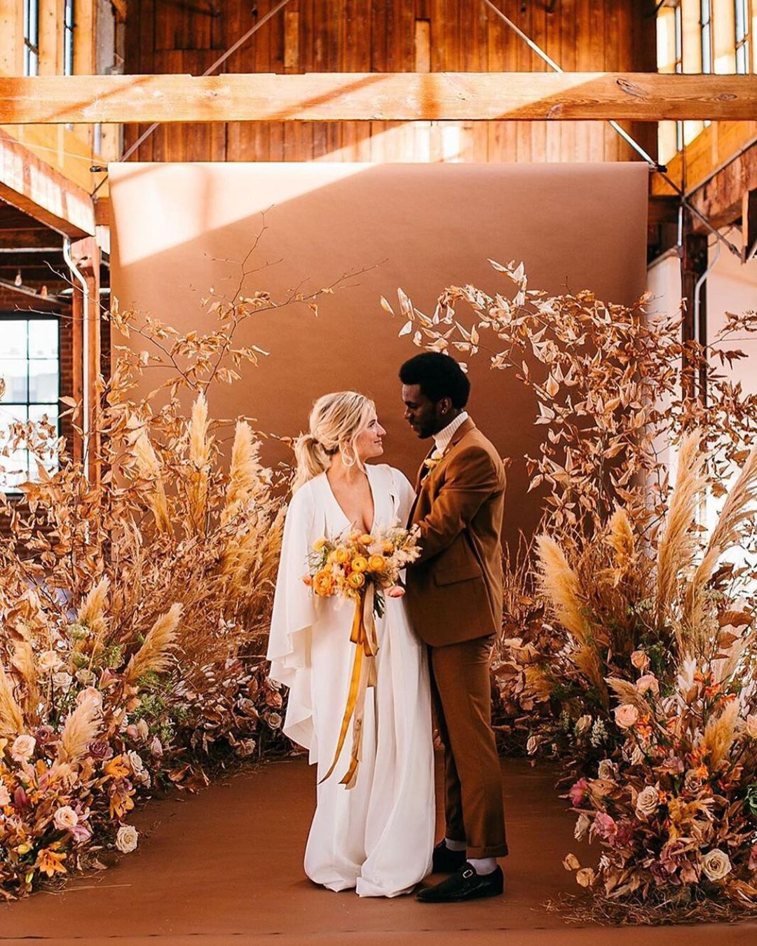 toile de fond de mariage d'automne avec feuillage automnal