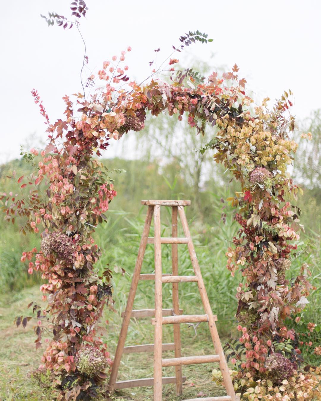 Idées de décoration de cérémonie de mariage d'automne Fleurs saisonnières