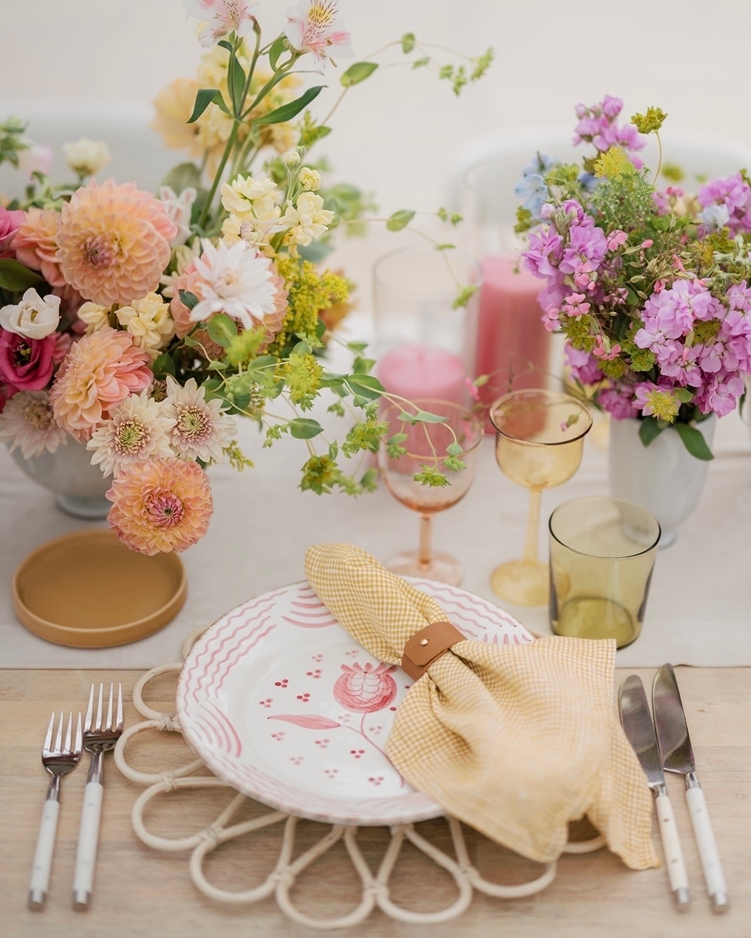 55 Bold Summer Wedding Tables We’re Loving At The Moment ⋆ Ruffled