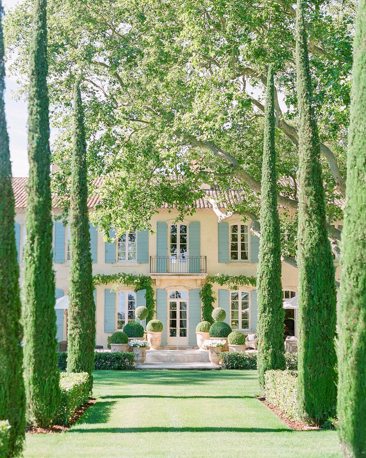 Prettiest Wedding Venues In France Ruffled Provence Poirers Oliver Fly