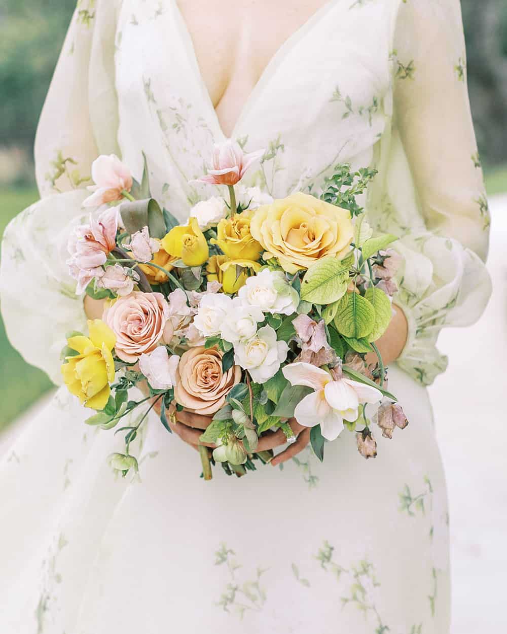 Sorbet Wedding Colors With A Pink Monique Lhuillier Gown ⋆ Ruffled