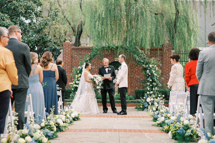 A Multicultural Wedding With Blue And White Hydrangeas ⋆ Ruffled