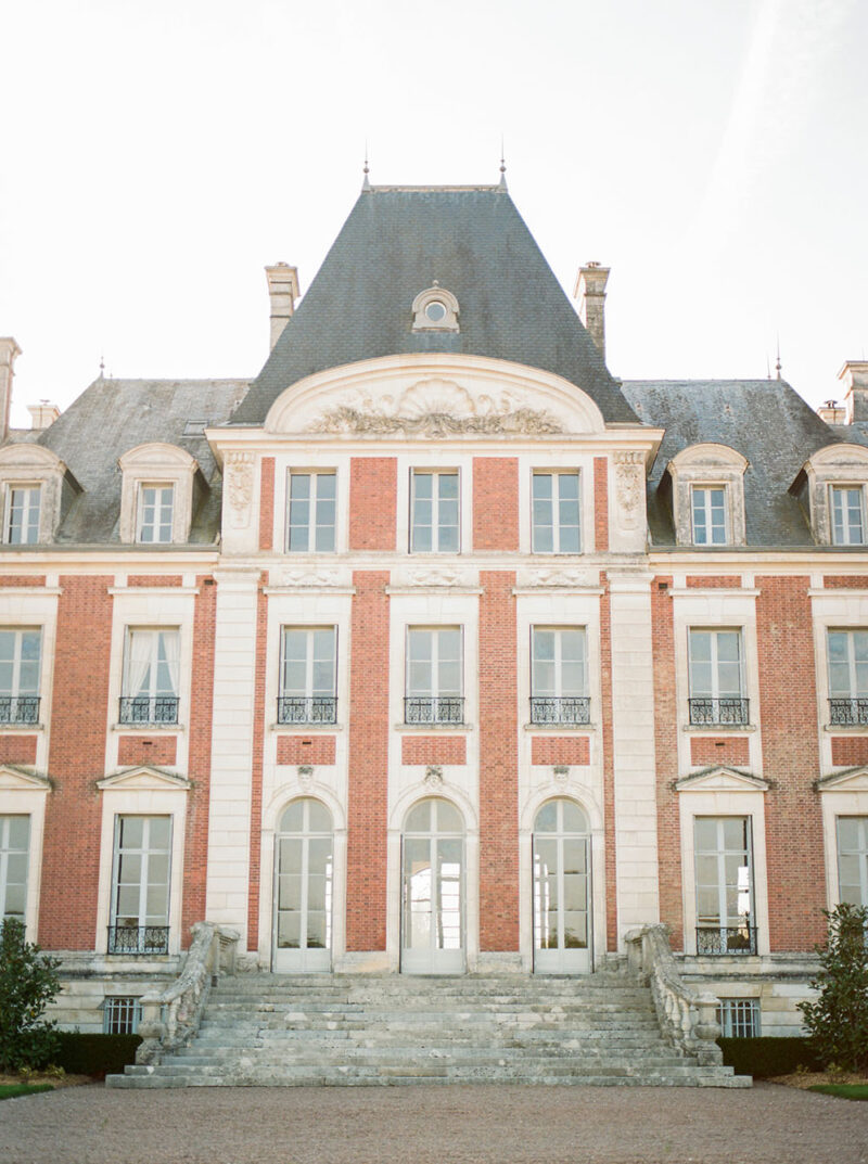 A Romantic Chateau Wedding In Burgundy, France ⋆ Ruffled