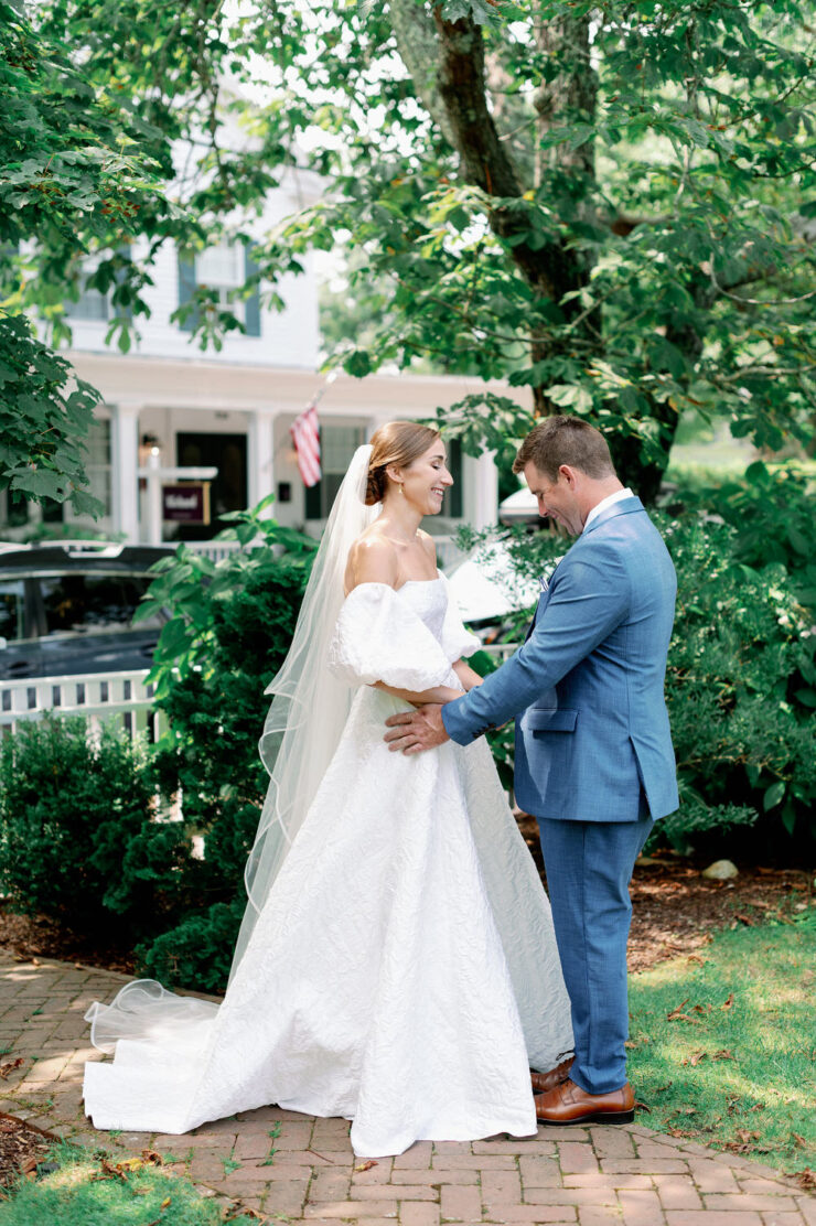 A Whimsical Martha's Vineyard Wedding With Bubbles And Bliss ⋆ Ruffled