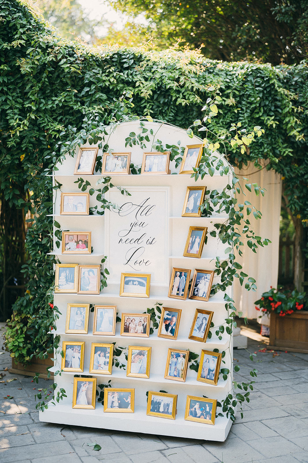 This Garden Chic Wedding is Like a Stroll in Paradise ⋆ Ruffled