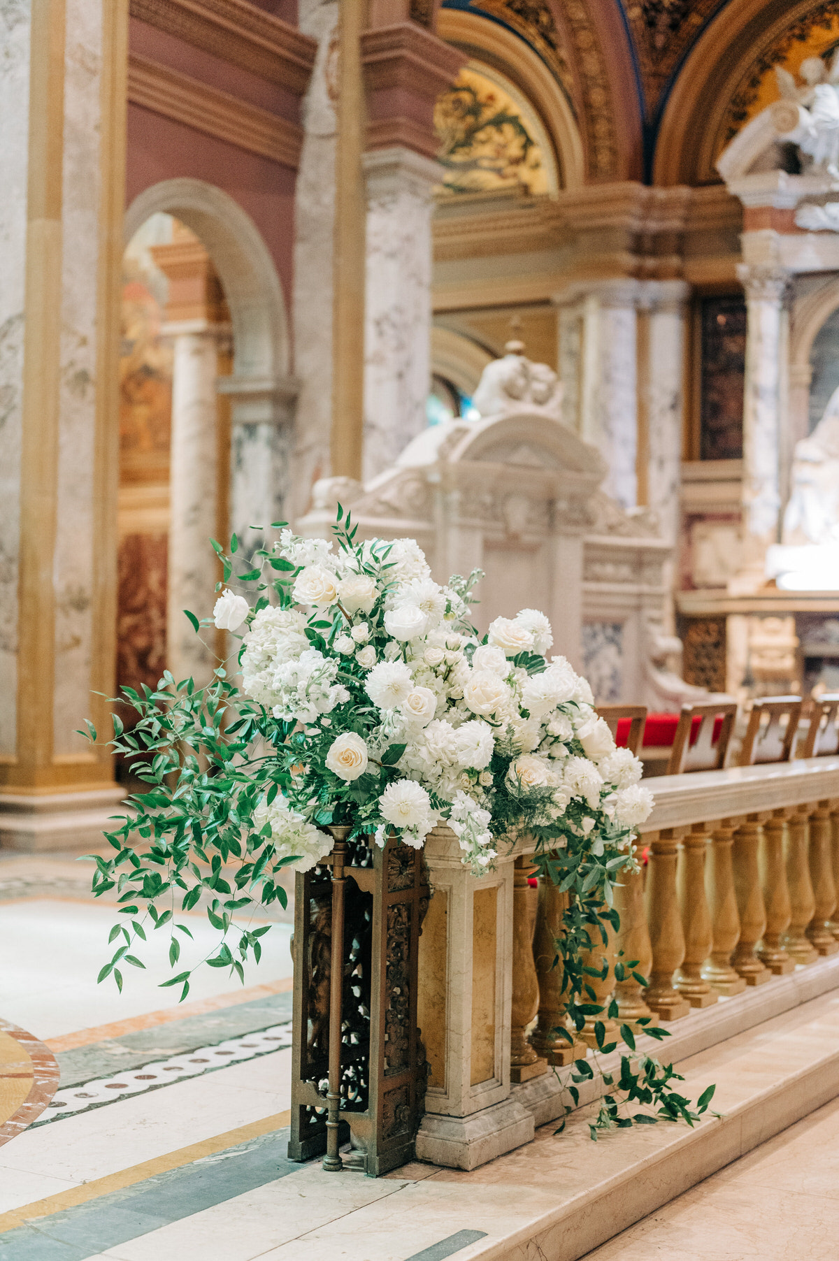 Float This Floral Path To An Effortless Outdoor Wedding In Buffalo ⋆ ...