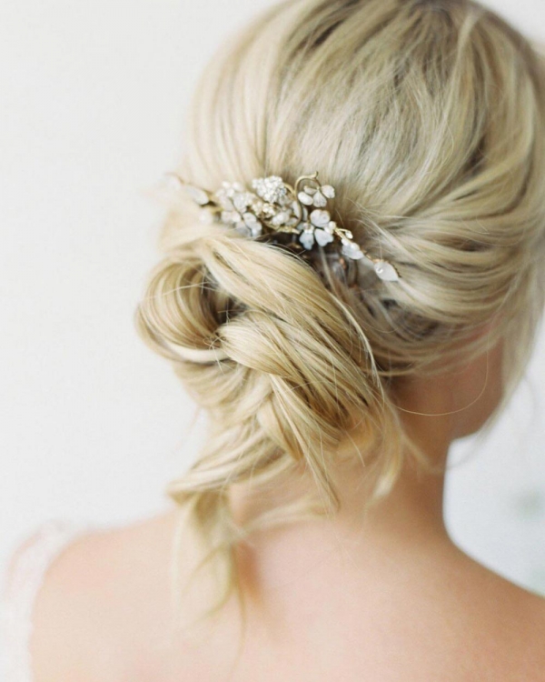 34 Loose Wedding Updos for Brides with Long Hair ⋆ Ruffled