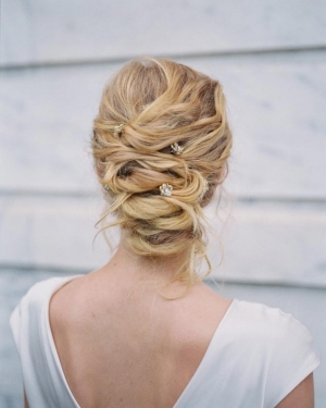 34 Loose Wedding Updos for Brides with Long Hair ⋆ Ruffled