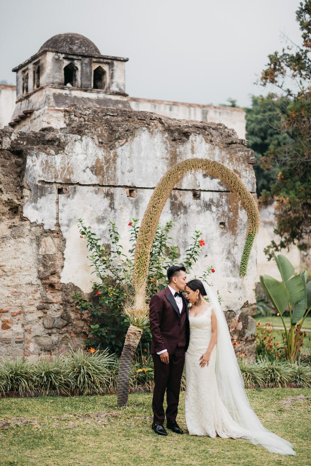 wedding portrait in Antigua convent