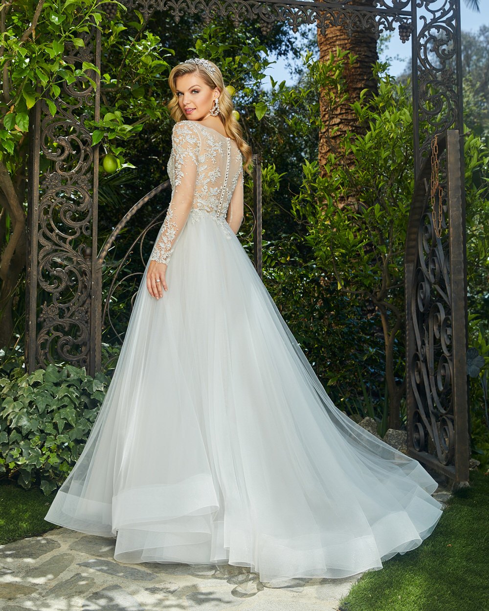 Julie Vino Spring 2020 Wedding Dresses — “Barcelona” Bridal Collection |  Wedding Inspirasi | Wedding dresses, Long train wedding dress, Backless wedding  dress