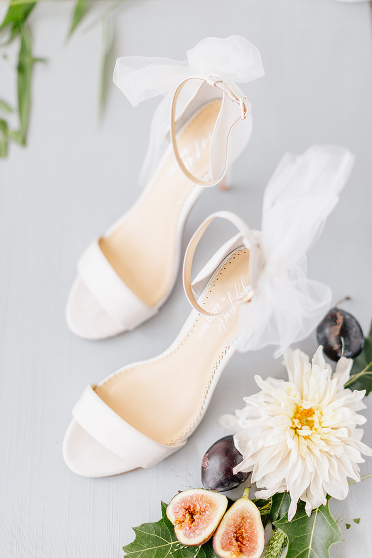 Isn’t this just the perfect blend of contemporary and Old World romance? #weddinginspiration #romantic #femme see more: https://ruffledblog.com/contemporary-old-world-romance