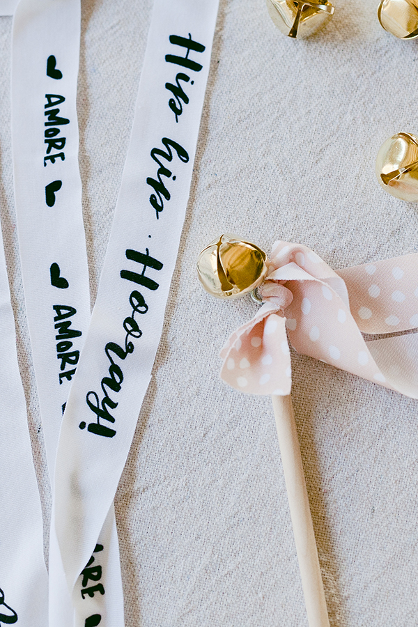 musíte vidět tyto DIY handlettered ribbon wands! # diywedding # ribbonwands 