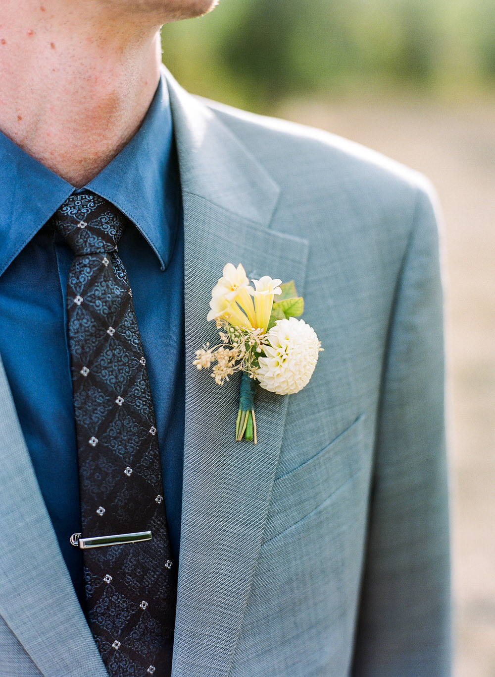 Al Fresco California Wedding at Campovida in Shades of Gray ⋆ Ruffled