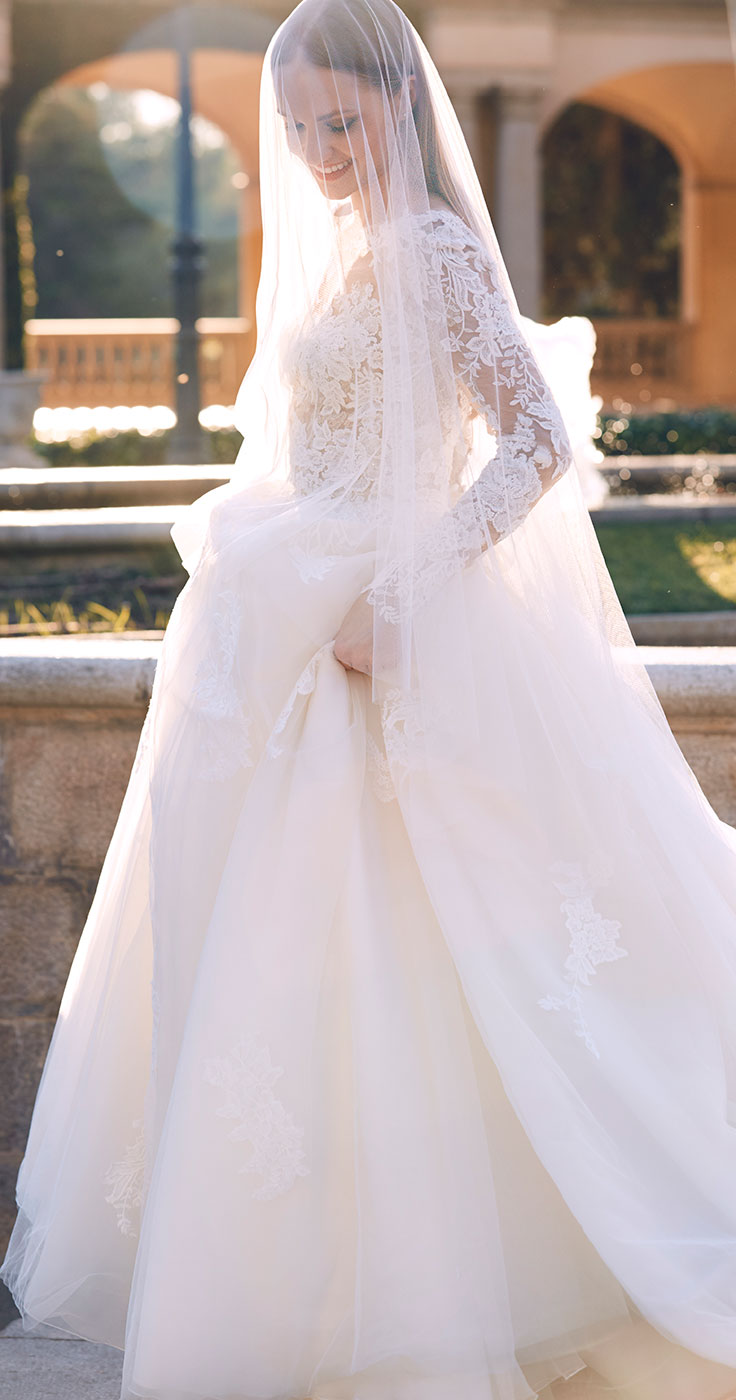 La Sposa 2018 Bridal Collection #pronovias #weddingdresses #bride See more:  https://ruffledblog.com/la-sposa-2018-bridal-collection