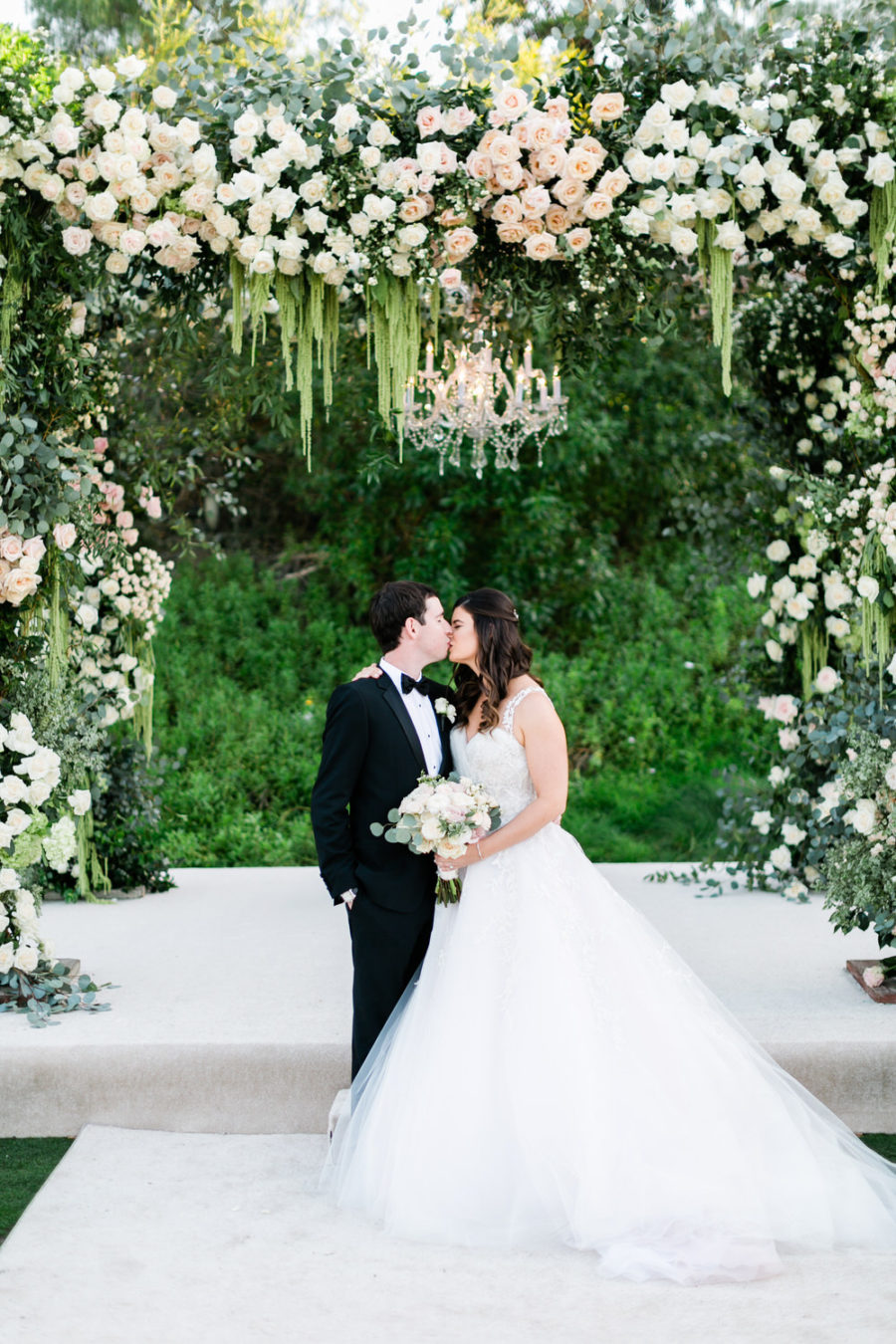 Luxe Santa Fe Wedding With A Lush Floral Chuppah ⋆ Ruffled