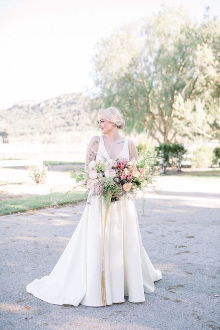 Luxe California Garden Wedding Inspo with an Ombre Bouquet ⋆ Ruffled