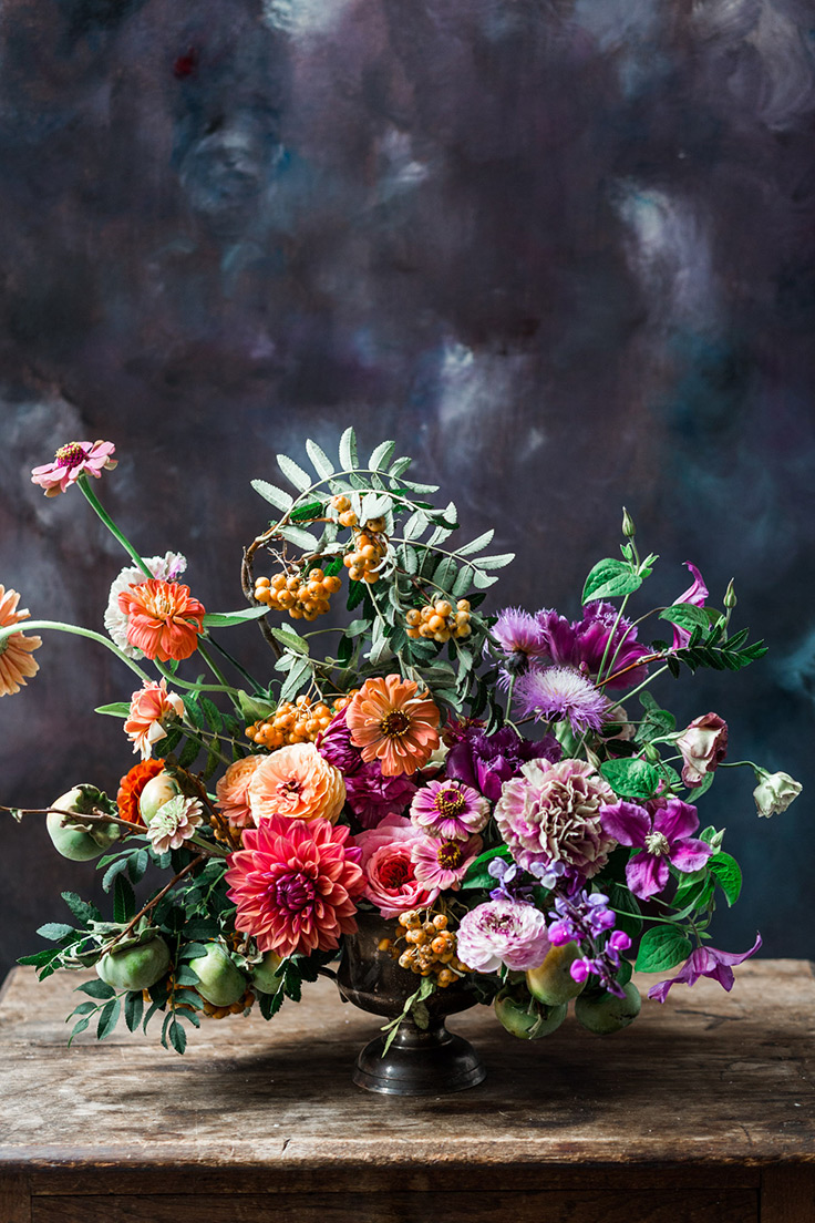 Centerpiece inspiration for your next party! #flowerworkshop #floraldesign #centerpiece see more: https://ruffledblog.com/colorful-arrangements-tulipina-workshop