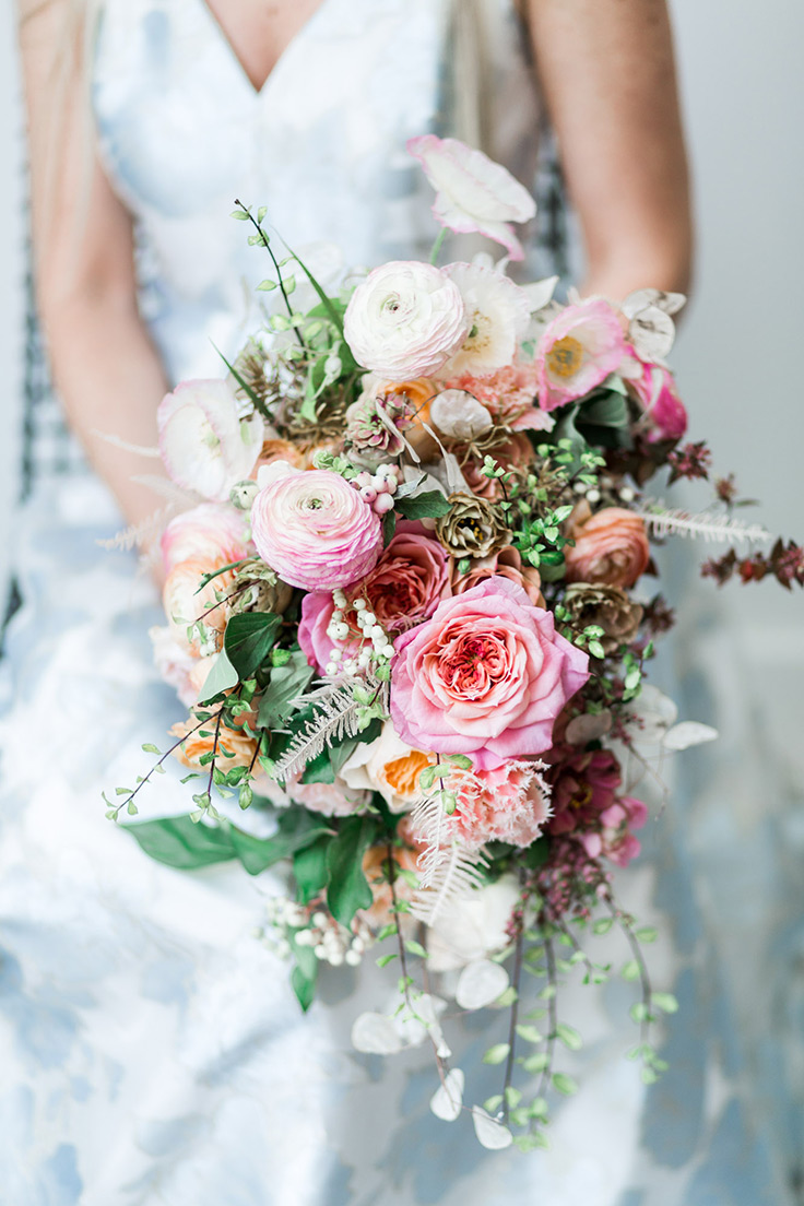 Centerpiece inspiration for your next party! #flowerworkshop #floraldesign #centerpiece see more: https://ruffledblog.com/colorful-arrangements-tulipina-workshop