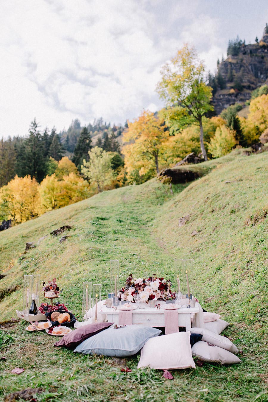 An Autumn Elopement in the Swiss Alps #destinationweddings #elopementinspiration #autumntablescapeideas