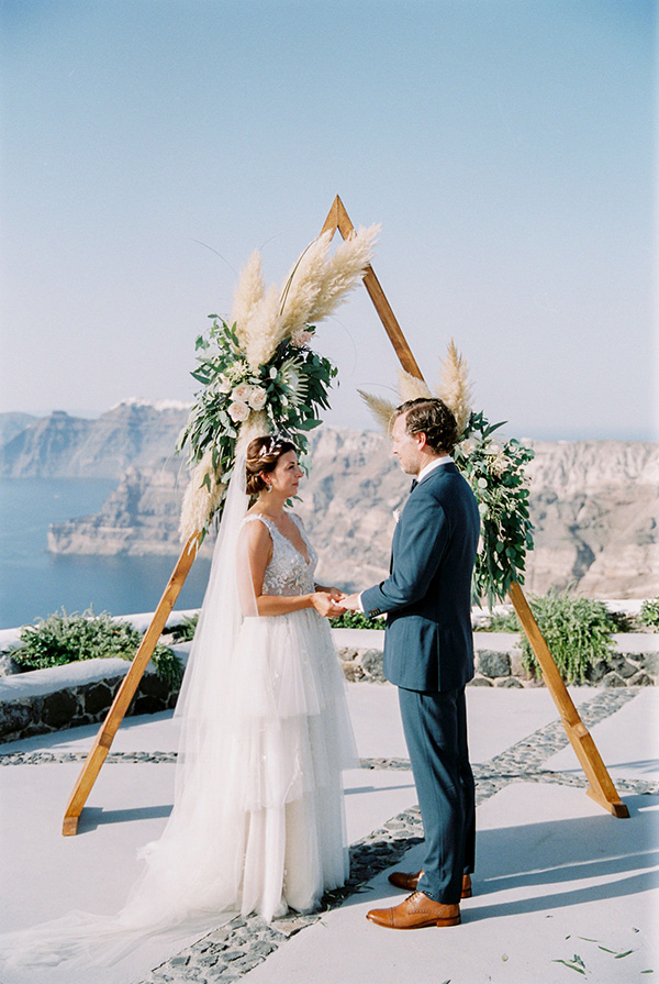 Chic wedding in Santorini - Chic & Stylish Weddings