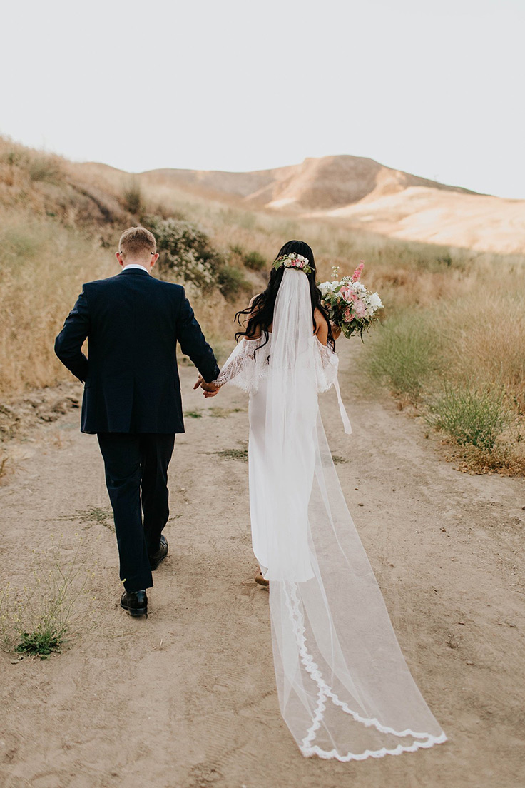 We’re drooling over this celestial bohemian wedding with a golden retriever groomsman! #bohowedding #weddinginspiration #love see more: https://ruffledblog.com/celestial-bohemian-wedding