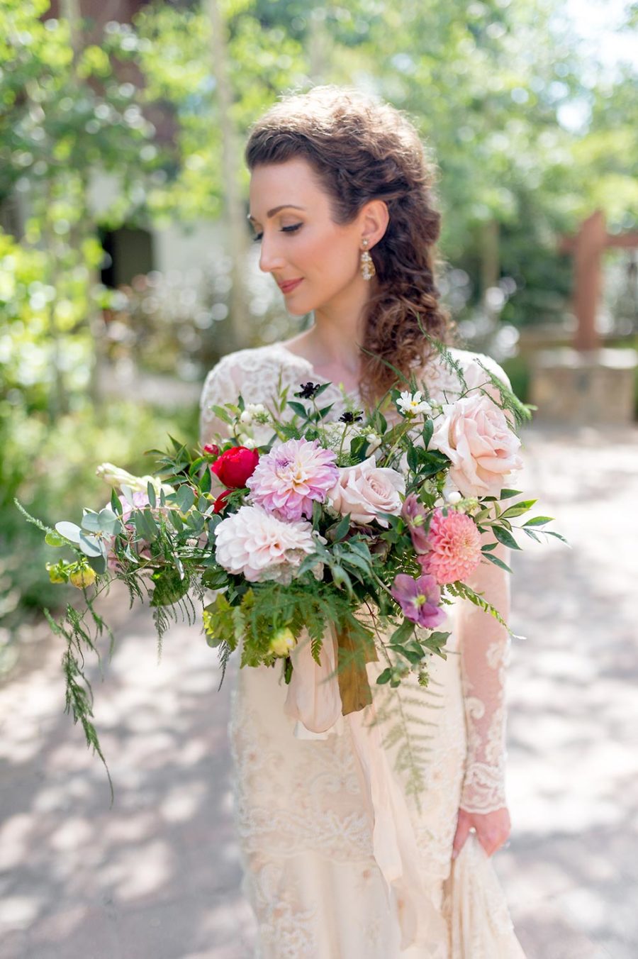 This Colorado Wedding Is A Woodland Wonderland Ruffled   Colorado Wedding Woodland Wonderland 19 900x1352 