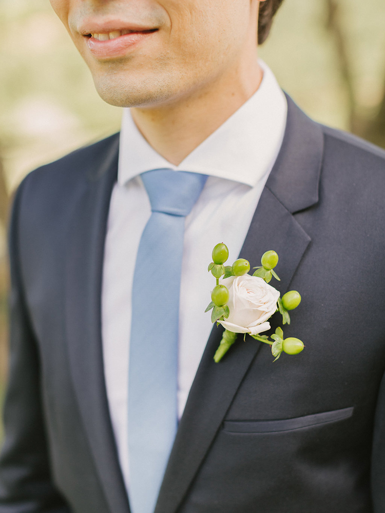 simple grooms boutonniere - photo by Facibeni Fotografia https://ruffledblog.com/destination-wedding-in-tuscany-with-al-fresco-dining