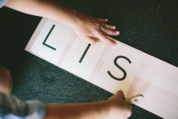 wow this DIY Alphabet Tile is so cute!