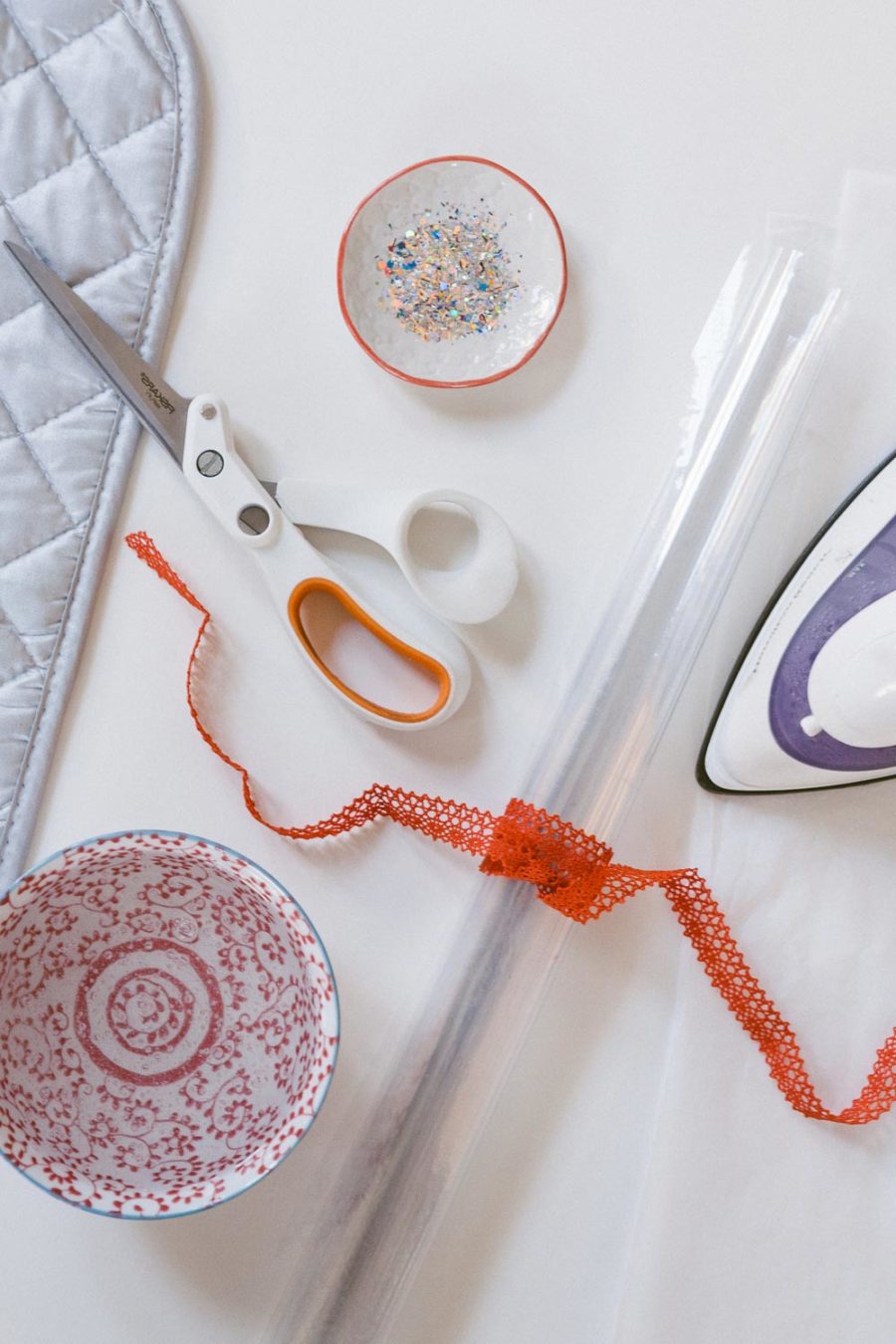 DIY LiquidFilled Glitter Placemats ⋆ Ruffled