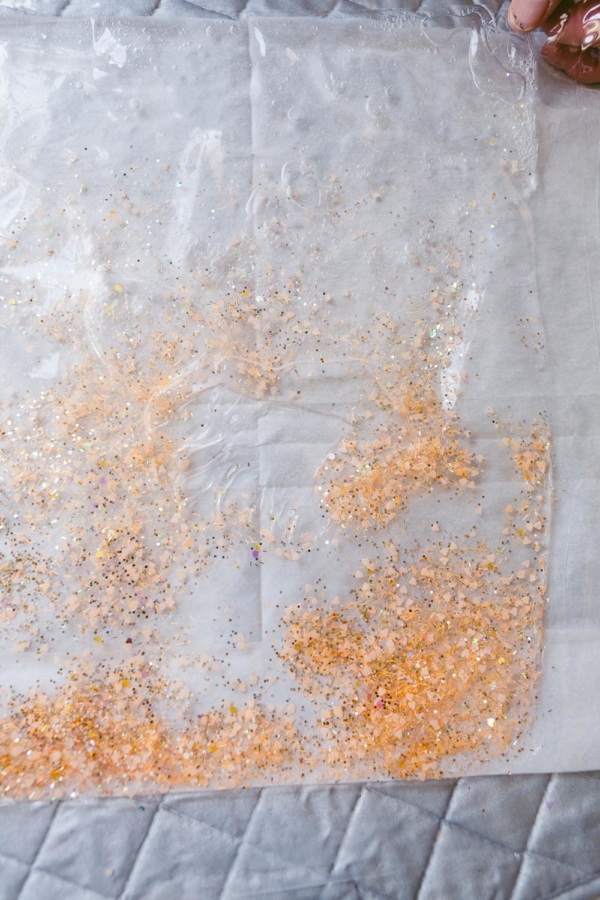 DIY LiquidFilled Glitter Placemats ⋆ Ruffled