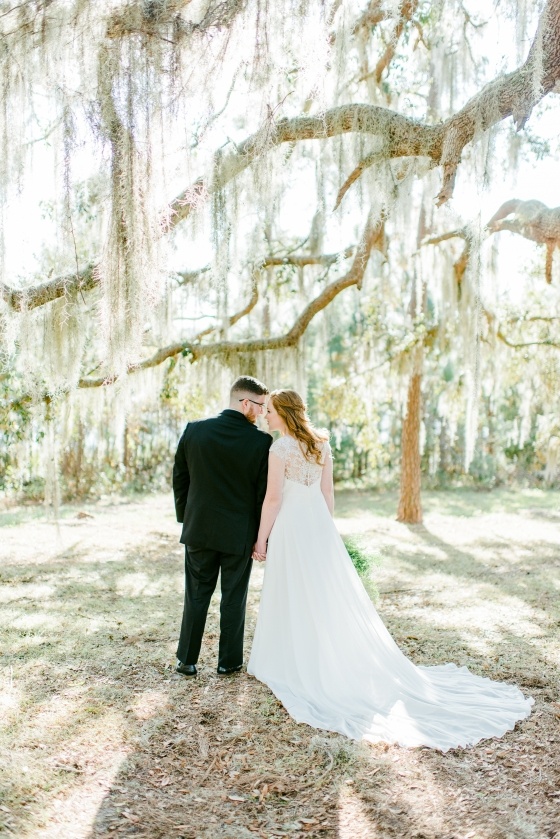 Dreamy Winter Wedding Among the Florida Willow Trees