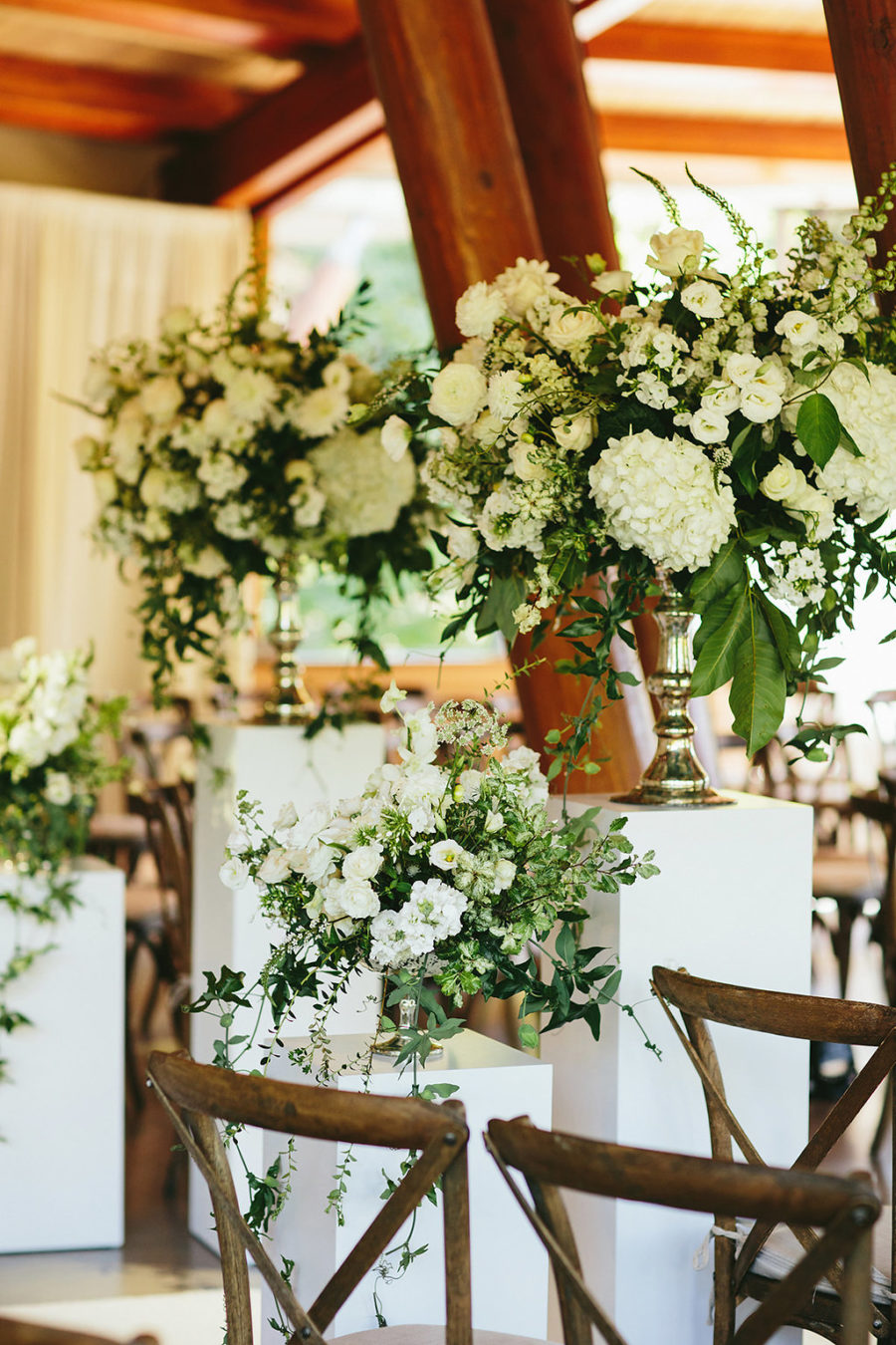 Elegant Canadian Wedding with Greenery ⋆ Ruffled