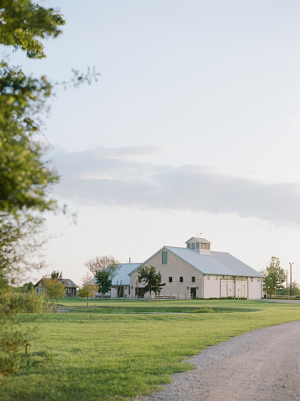 Tallow Berry Farmhouse Wedding Inspiration ⋆ Ruffled