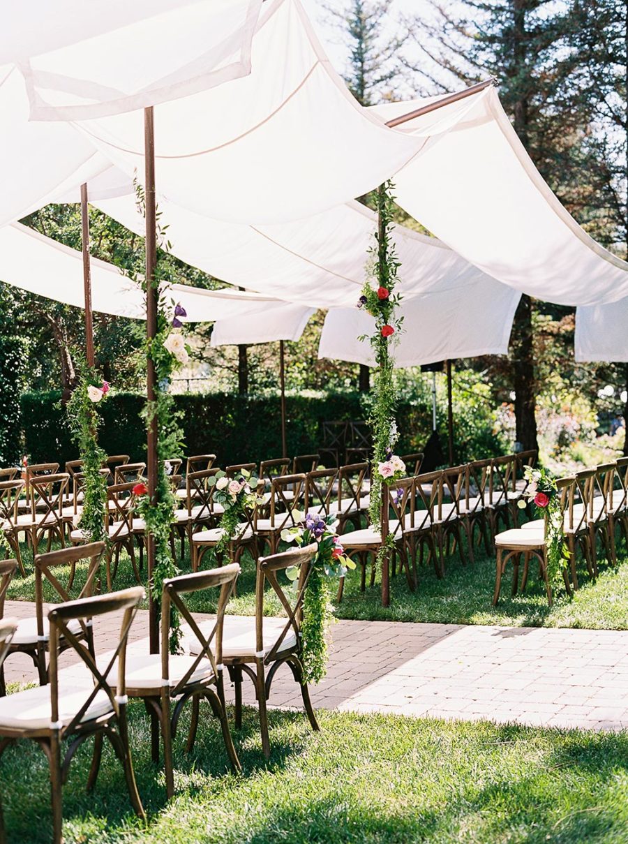 Crazy in Love with this Firefly-Inspired Garden Wedding ⋆ Ruffled