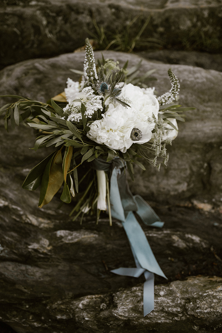 wedding bouquets with anemone - photo by Victoria Selman https://ruffledblog.com/foggy-mountaintop-elopement-inspiration-with-macrame