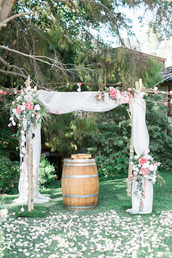 Rustic Chic Las Vegas Garden Wedding in Pink ⋆ Ruffled