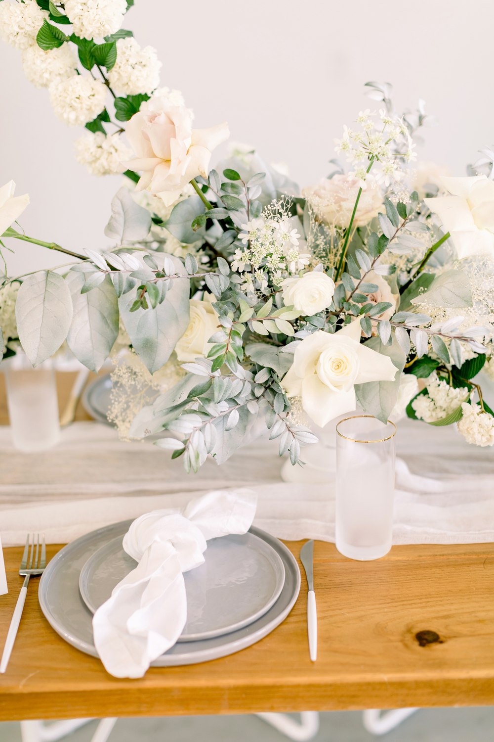 Intimate Monochromatic Wedding Inspiration with Modern Details ⋆ Ruffled