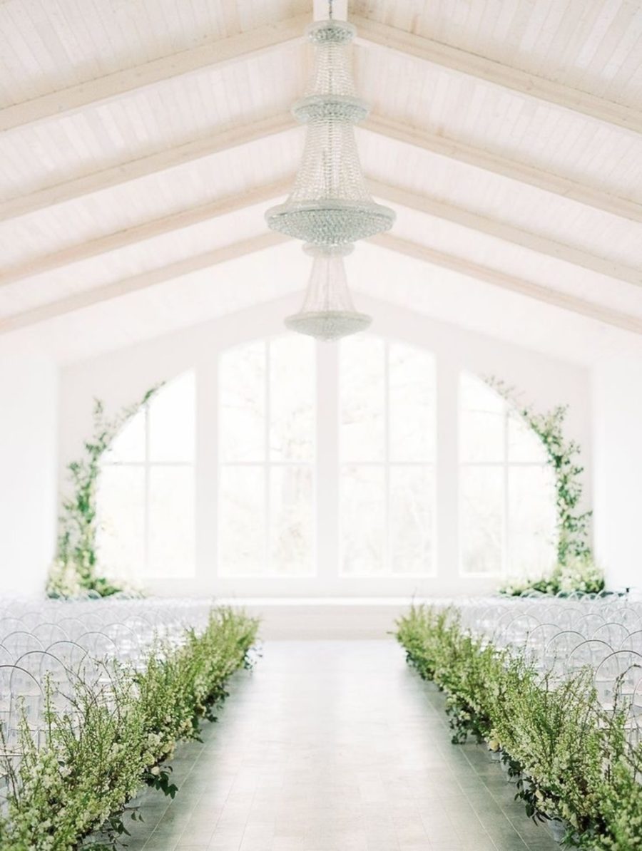 28 Greenery Wedding Decor Ideas That are Fresh for Spring